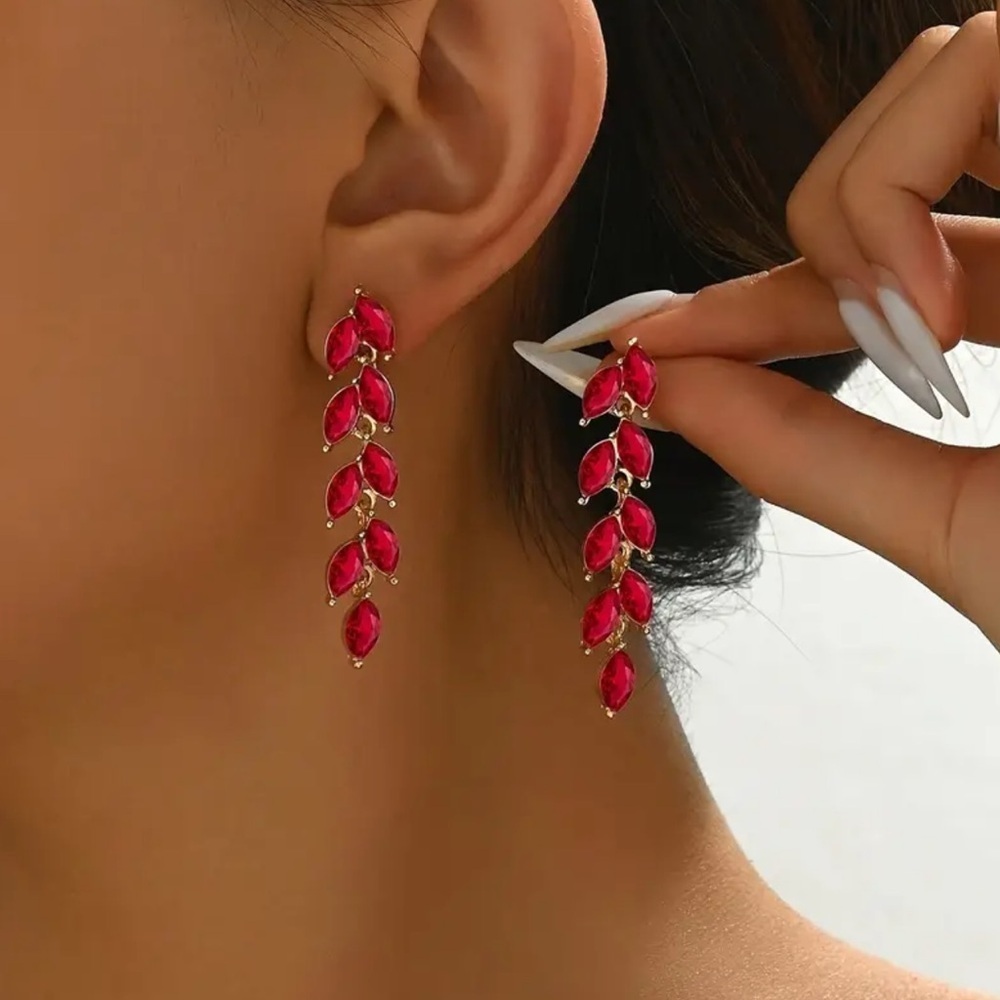 NEW! Elegant Red Leaf Drop Earrings. Luxury Christmas earrings 🎄  (A2-87)